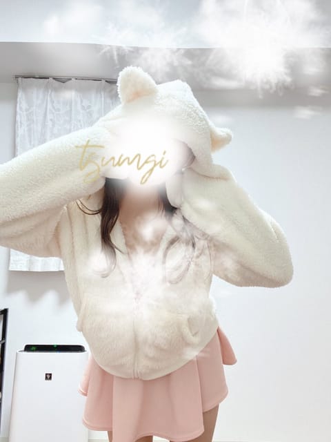 もふもふ🐻‍❄️💓💓💓
.
.次回出勤29日(日) 13時〜🐻‍❄️🫶🏻
.
DMからも予約できますっ！🌼
.
電話☟

