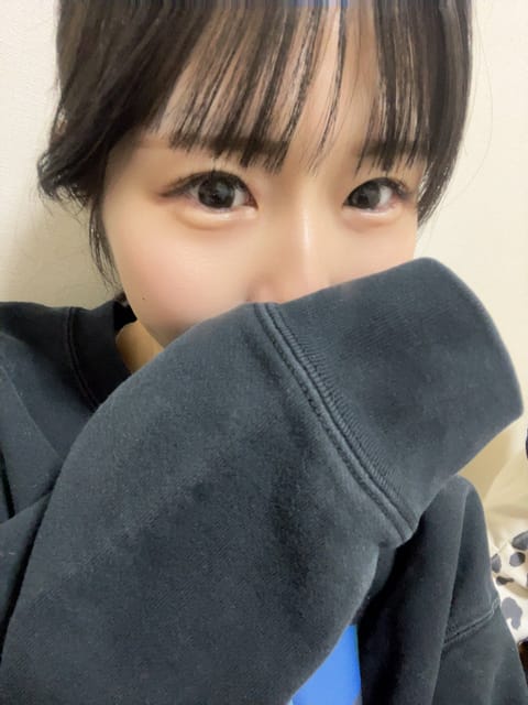 かれんすぐ会えます~！
いま🈳です💦
パイナップルたべた🍍
今の時期、セブンで桜餅売ってて嬉しい♥️
かれん桜餅大好物💕