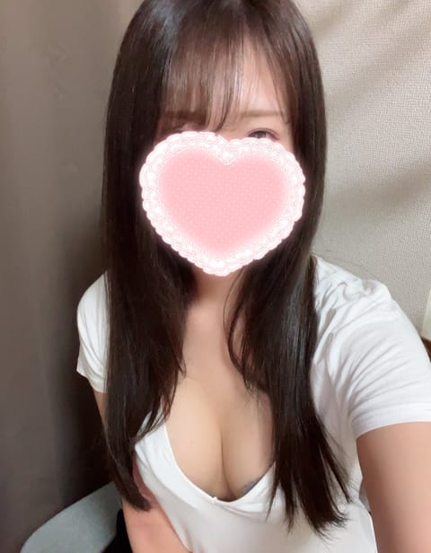 こんにちは、れいなです🪽✨

本日も17時から出勤しています💕
今週の出勤は今日だけなので、会いに来てくれたら嬉しいです