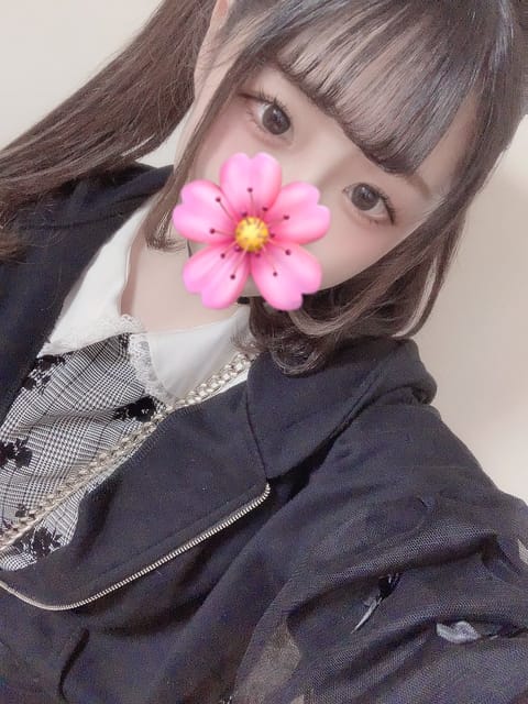 お久しぶりです、あみです🥀✨

今週は
🌸19日(日) 13:00 - 20:00✨

でサードプレイス出勤します(՞ 