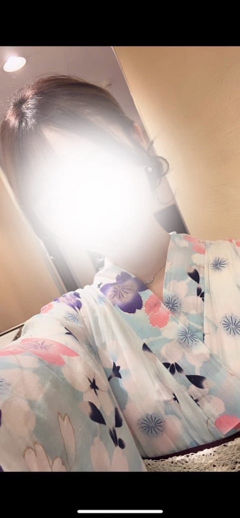 明日27日13時〜18時出勤しますよ〜🎐

これは今年花火大会で着た浴衣🩵