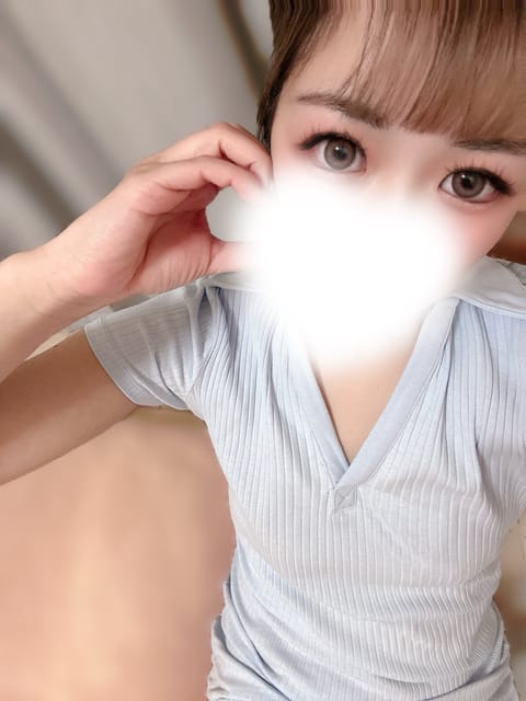 自分で前髪切ったけどやっぱり左側薄いよね🥲🥲
伸びてきてからやっと気づいた🫩💭
今日も4:00まで予約🉑です！
さらんの