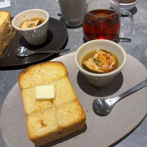 仲良しセラピストさんとモーニングたべたよ🍞

伏見にあるパン屋さん！♡