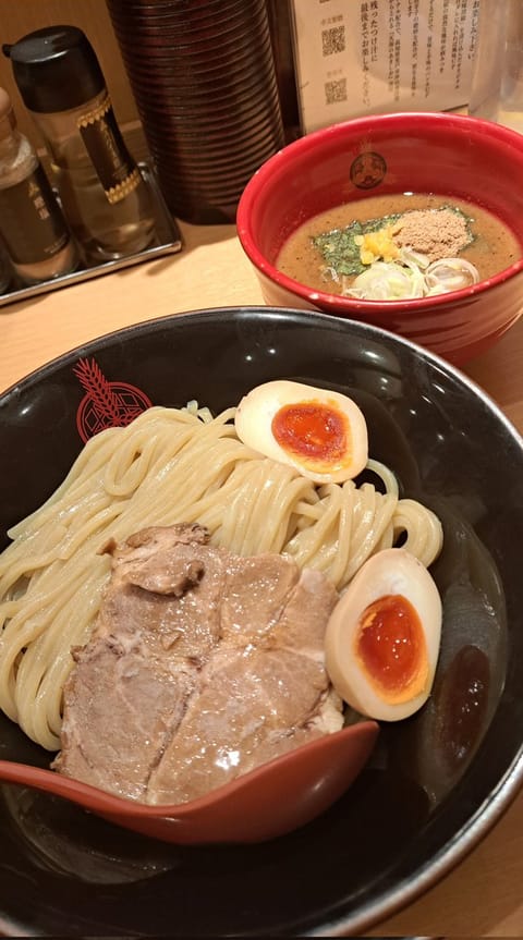 さっきお兄様におすすめしていただいたつけ麺専門店に行ってきました🥹✨
やっと行けて1人だったのにテンション上がって声出ち