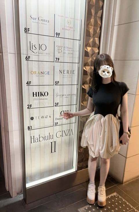 今日は銀座へ寄り道してきました🖤🤍

黒トップスに、花びらみたいにふわふわの白スカート。

お出かけの日は少しだけおめか