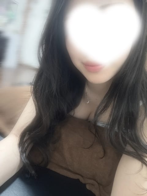おはようございます！！

今日は晴れてて嬉しい(◜ᴗ◝ )☀️

本日も御苑のお部屋でお待ちしてます💕