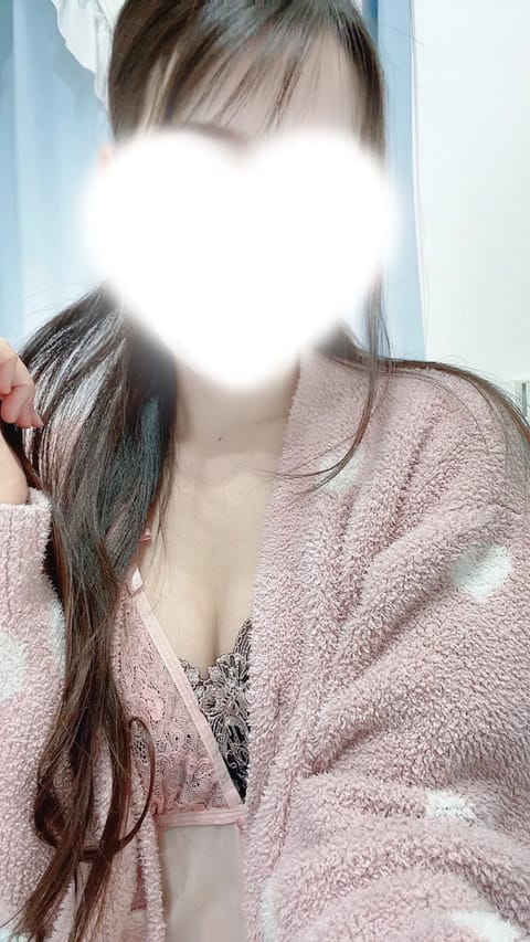 4/30初出勤してます❣️

今日は夜から雨のせいか少し肌寒い、、？皆さん薄着で風邪引かないように！
稲森さんはスレンダ