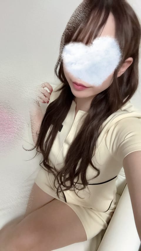 はじめまして(´>ω∂`)☆

本日20:00～05:00
@YuniiiSpaaa  初出勤の
みほです(⋆ᴗ͈