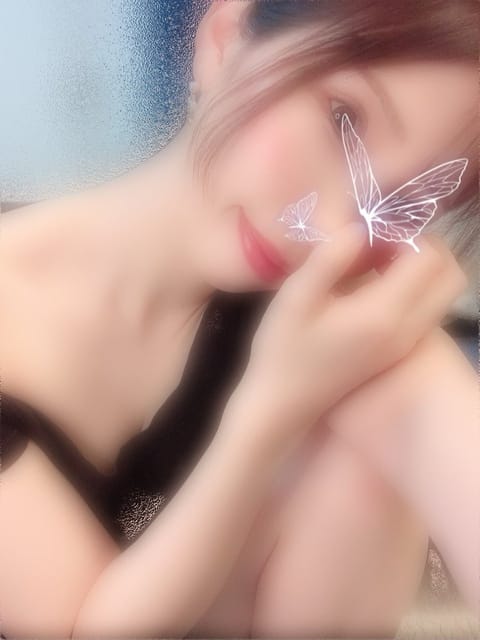 今月ですがたぶん7/26〜28で出勤します！！
いつも月火出勤なので土日は最初で最後かもしれないぐらいレアです
ご予約、