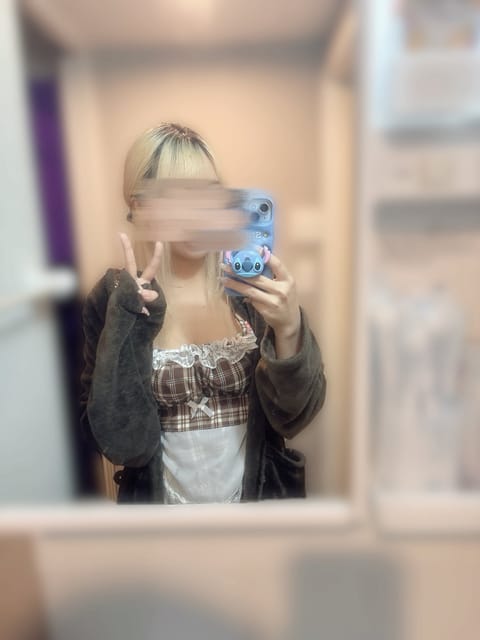 今日の朝やっとダイエット停滞期抜けて目標まで達成できたぁぁぁ🥺🤍

喜びのピース✌️✌️✌️
1年かけて10㌔くらい痩せ