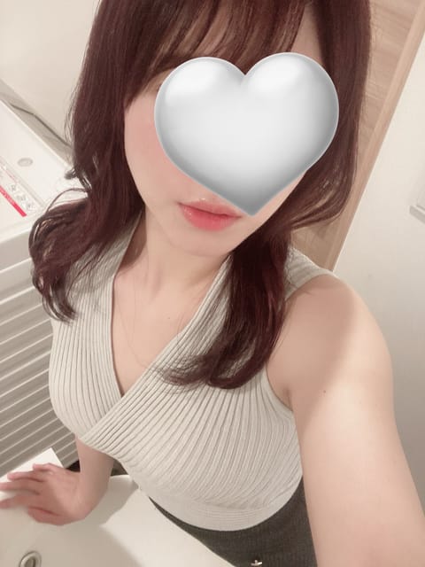 今日出勤してます！🌸
AROMAnticに入って3週間ですが本指名2名様予約嬉しいです！😭✨
一生懸命頑張るのでよろしく