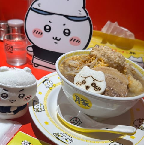 こんばんは🌙

この間ちいかわラーメン行ってきたよ〜🩵
映画効果もあってか大人気で、めっちゃ並びました🥹けど、めちゃくち
