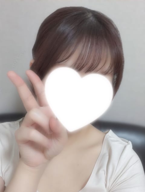 こんばんは🌙
明日28日(土)19:30〜立川ルームにいます😊😊😊
2月最終日🍀最近暖かくなってきて嬉しいけど花粉辛い🥺