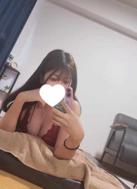 お久しぶりですッッ
10/16(木)出勤します💗
久しぶりの出勤なので沢山の方に
会いに来ていただけると
嬉しいです🥲💜