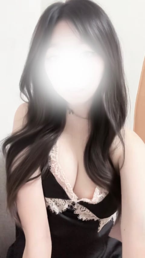 今月ラスト出勤（ ;  ; ）
次いつ出勤できるかわからないから、今日はたくさんのお兄さんたちに会えますよーに🌟