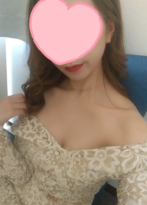 本日、短い時間ですが‥出勤させて頂いてます〜✨️

ひなのとマッサージし合ぉ♥

#マダムと紳士　#大阪メンエス
