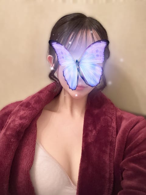 おはよー！
今日お部屋いてます🍀*゜

雨降ってるから気をつけて来てね♡🧐