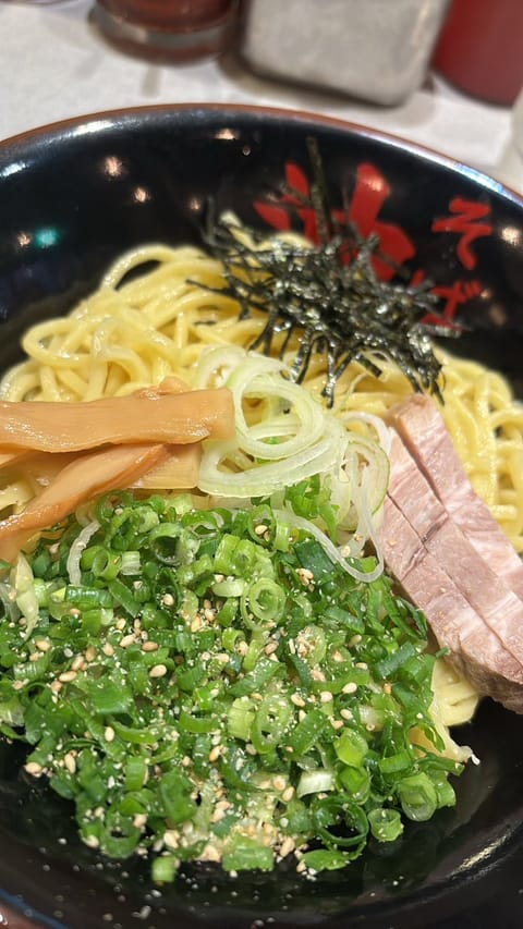 おはよう☀️
この前初めて油組行ったけど美味しかった！！！ラーメン最高👍