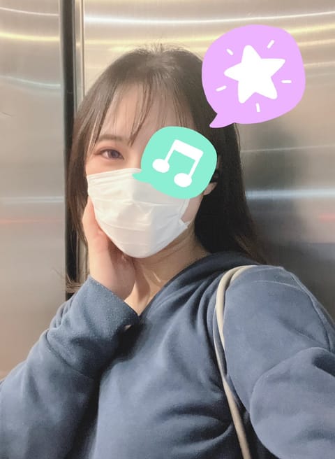 なんと今日、初本指名をいただきました！！しかも前より上手くなったと言われてめっちゃ嬉しい〜🥰
延長もしていただいて沢山雑