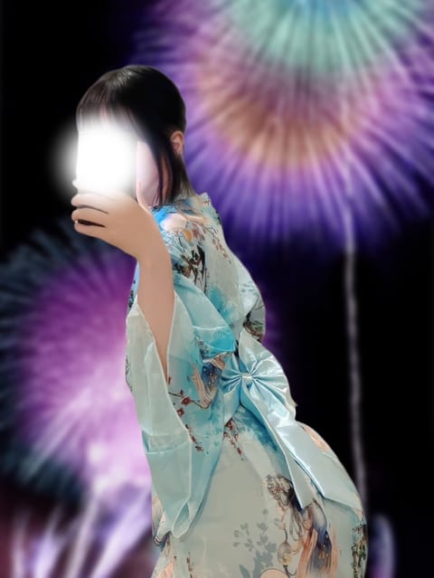 水色にはなびらの浴衣がこの世で一番似合うのはたぶん……
