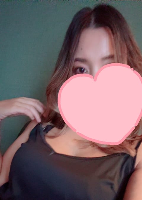 こんばんは🌆

代々木2ルーム　13時から19時出勤です✨

今月2ぐらいしか出勤できないので出てる日に是非会いに来てく