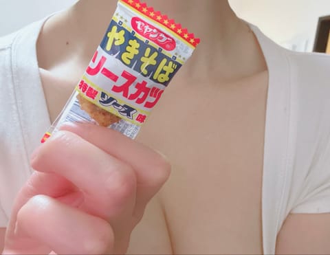 本日も本八幡ルームに出勤中🫶🏻💘

今日も最近お気に入りのお菓子と一緒に📷✨駄菓子が大好きです🤭💓💓笑
なんかこれ可愛く