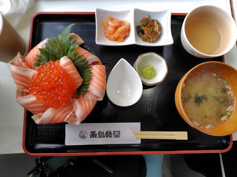 海の宝石箱や〜💎
丼いっぱいに広がる色とりどりの海鮮🦐🦑
とろけるマグロ脂ののったサーモンコリコリのイカ🥰
どのネタも鮮