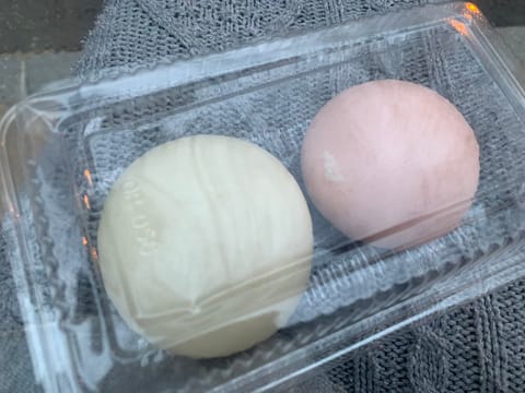 こんにちは。
雨上がりで気持ち良い日です♪

春分に氷川だんごの酒まんじゅう食べました♪
季節の桜まんじゅうも。
桜まん