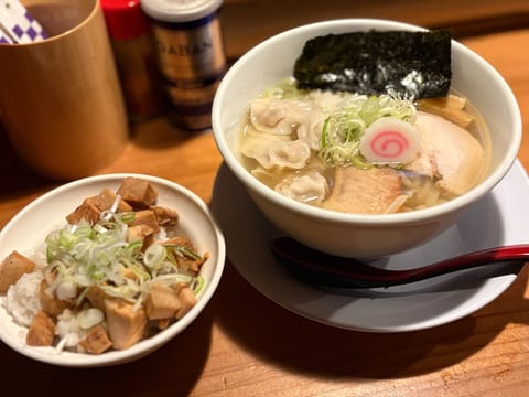 本日の麺活
粋や 西千葉
⭐️⭐️⭐️⭐️⭐️⭐️⭐️⭐️

自家製麺がもっちもちでチャーシューもおいしい(՞˶ᵒ̴̶̷