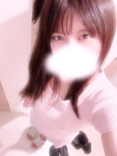おはようございます☀

12時から17時　出勤します！
短い時間だけど会えたら良いな🥲