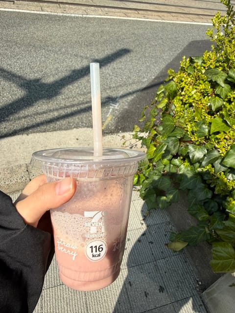 出勤しました！
セブンのスムージーおいしくて、つい買っちゃいます😋
最近はいちごバナナソイがお気に入り😍
（春なのに帰り