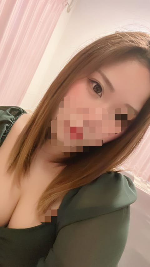 今日雨だね！😥😥

せっかくの日曜日なのに
お出かけできないね😭

家にいても暇だと思うから
かなに会いにきてもいんだよ