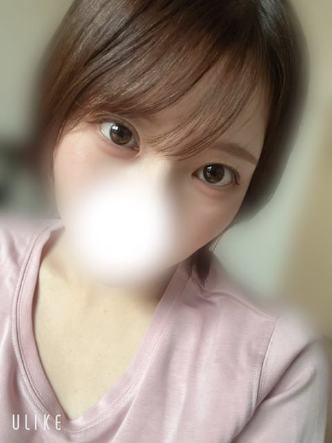 事前ご予約ありがとうございます🌟

24時〜　90分のみ

ご案内可能です🉑
よろしくお願いします🙇

湿気で前髪くるく