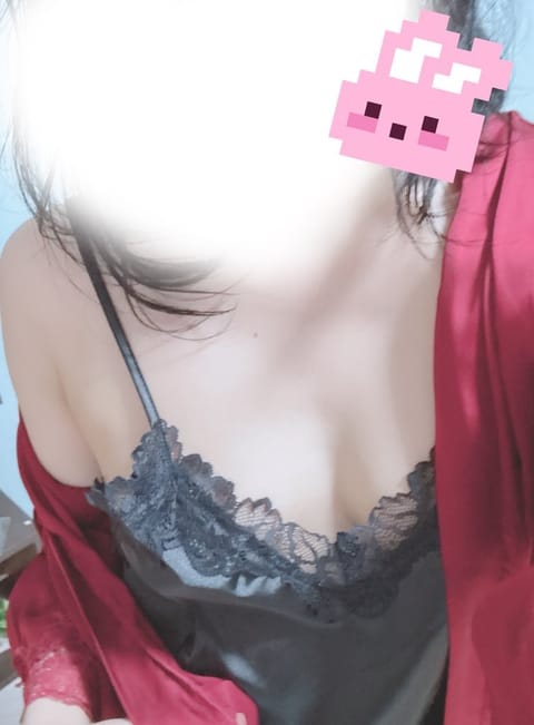 ということで今日は独り占め枠でお待ちしてます🥰

ただすみません、個人の衣装忘れてきてしまって今日はお店のノーマルです😵
