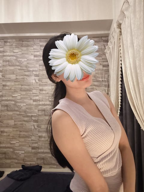 こんにちは
出勤しました！
本日22:00までです🌟

ご予約お待ちしてます🥀