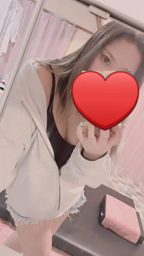 明日以降の出勤日も
お知らせしておきますねー❤️

18日(土) 11:00~16:00
23日(木) 20:30~22