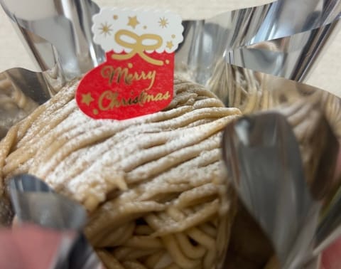Merry X'mas🎄

ひと足早くサンタさんがケーキを届けてくれたよ🎅
ありがとう❤️🤍

クリスマスイブ、一緒に過