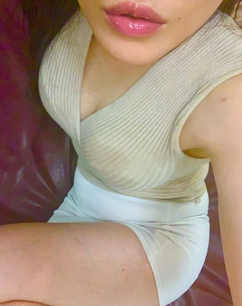 峰です☺️
はじめまして💛
身長157㎝
体重秘密（むちむち）
おっぱいD
お肌すべすべ
チャームポイントお鼻がしゅっと