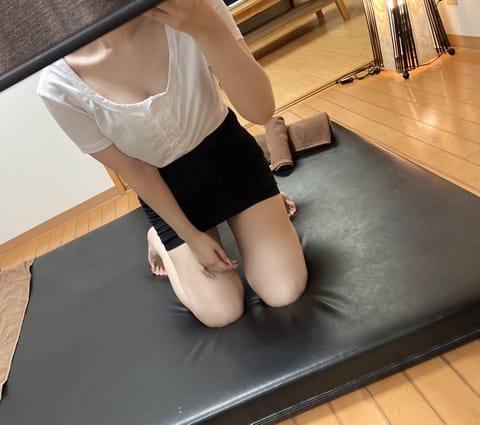 久々に出勤しましたっ🥹✨
予約は埋まってしまったけど、これからちょくちょく出勤するのでよろしくお願いします( ՞߹𖥦߹՞