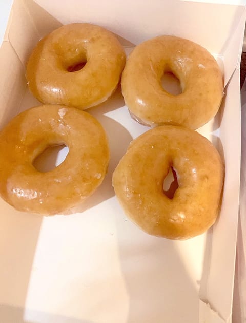 おはようございます🌸
昨日頂いたドーナツをルームに置いてきてしまって、
同じルームにしてもらえたので爆食いしてます☺️♡