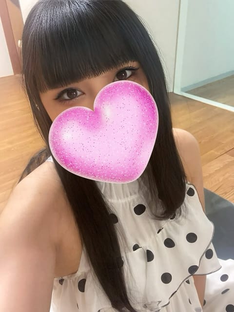 今日は謎の湿気で髪も死んでるんですが生きてる風に加工してみました！

今日は加工アプリが言う事聞いてくれる貴重な日...