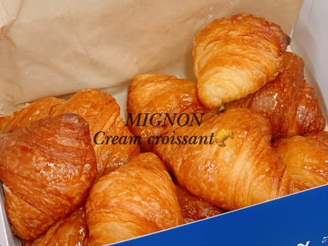 毎月24日限定で発売される
クリーム入りクロワッサン🥐
昨日やっと買えて実食！！

美味しかったな〜🤤💕