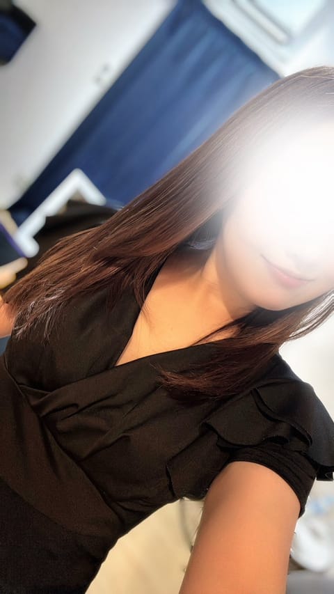 今日も暑い暑い💦
今週も皆様お仕事お疲れ様でした💕
本日19時～25時出勤しまーす✩.*˚
ご予約受付中です✨️