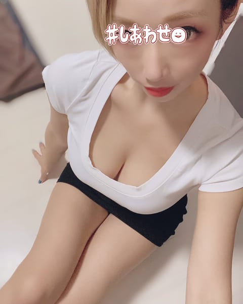 こんにちは😉✨
また、最近暖かくてお昼間は出かけちゃう😜💋
でも、夜は2人でお部屋でゆっくり時間過ごしたいなぁ💋💋💋

