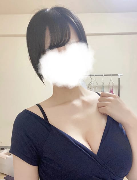 こんにちは🍀

4日　18時〜24時
5日　12時〜18時

今日から2日沼津店に出勤します✨

grow-appt.c