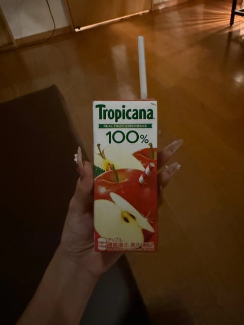 リンゴジュースハマってずっと飲んでるんだけど、いま本指名さま♡にちょうど飲んでるのと同じリンゴジュース差し入れされておも