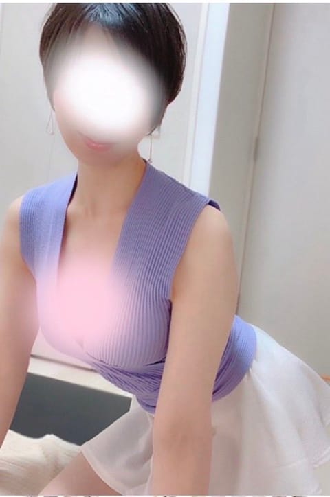 酷暑も相まって、

心身共にお疲れのお客様にリラックスして頂ける様に、

『空間作り』も大事だよね🫶

『施術が上手い』