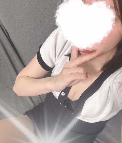 こんにちは、なおです🪽🫧

曇っていたから洗車しました✨

好きな作業は、仕上げのパーフェクター❣️
めちゃくちゃいい香