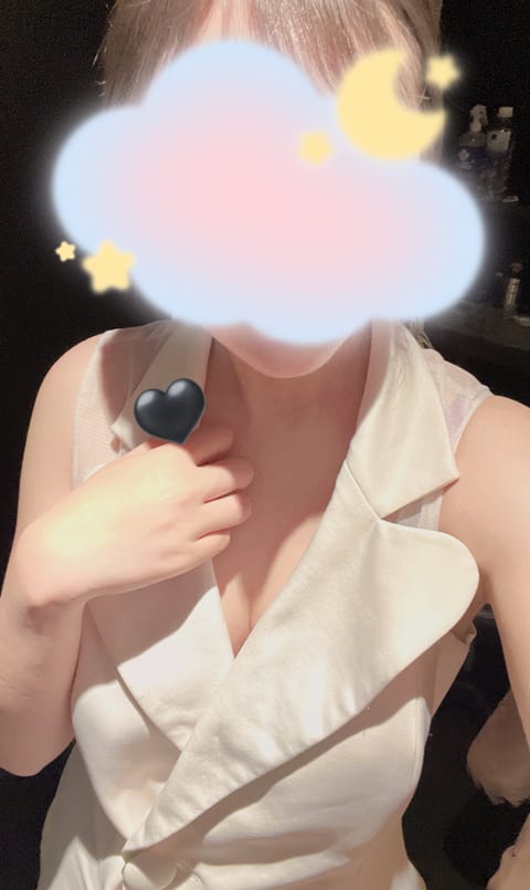 おはようございます☀
本日〜21:00まで出勤します。
まつげの調子がよくてご機嫌です🩶

💫：mercury-risi