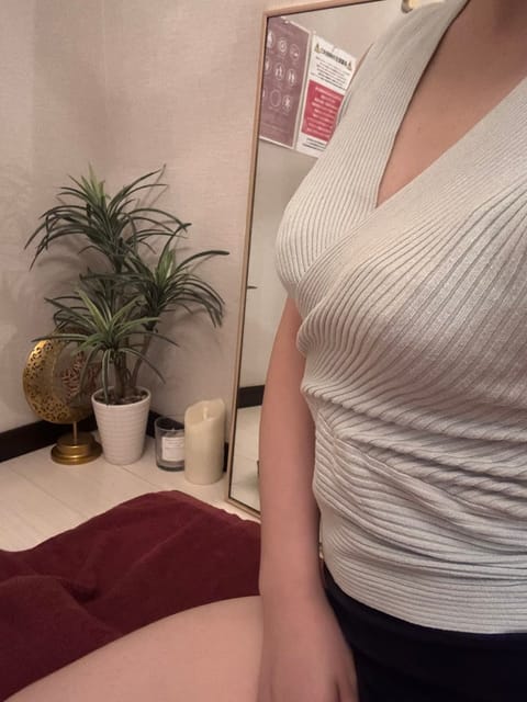 おはようございます🌧️まなです💞
今日も雨ですね(TT)
是非まったりしに来てください♡
10:00〜15:00までいま